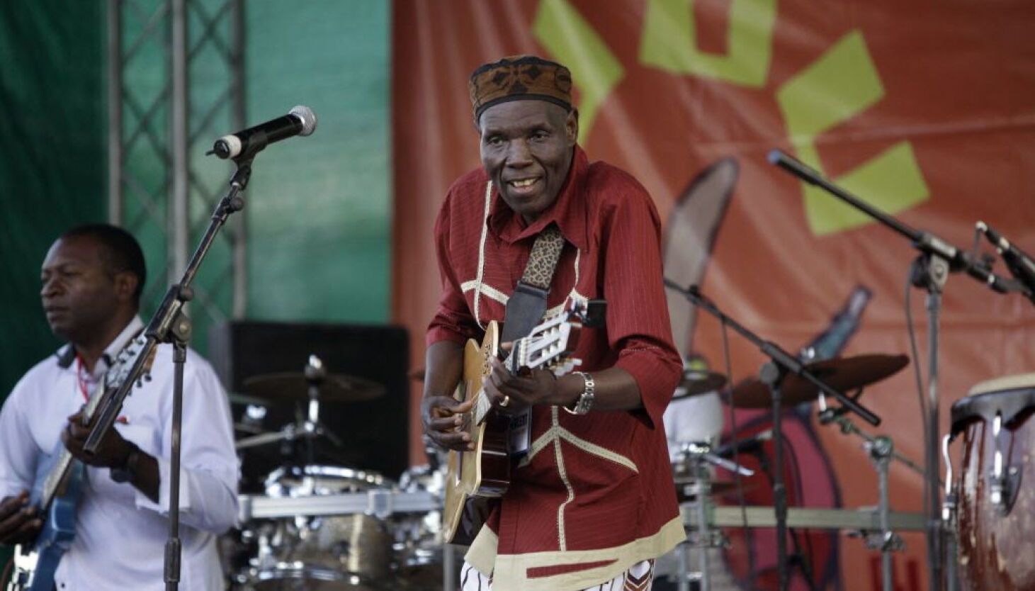 Oliver Mtukudzi, Zimbabwe and world music star, dies at 66